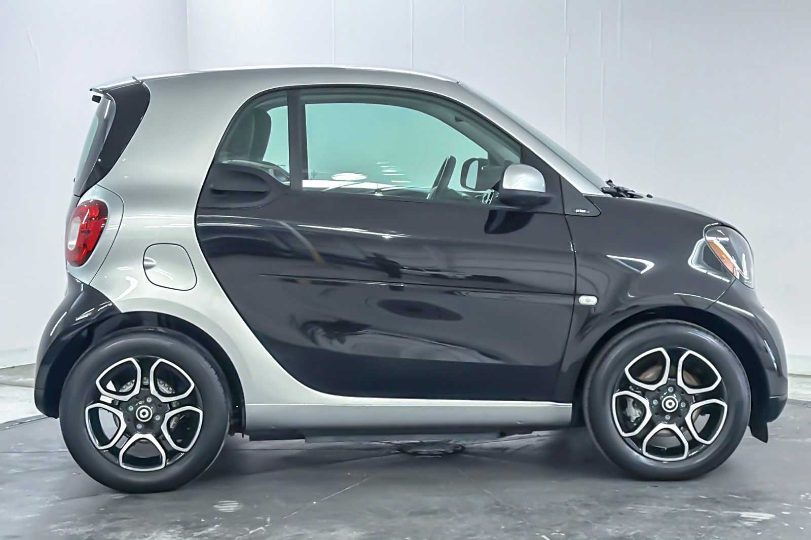 Thumbnail: 2018 smart fortwo - 7