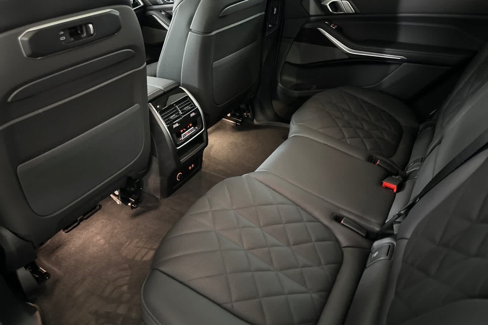 Thumbnail: 2026 BMW X7 - 4