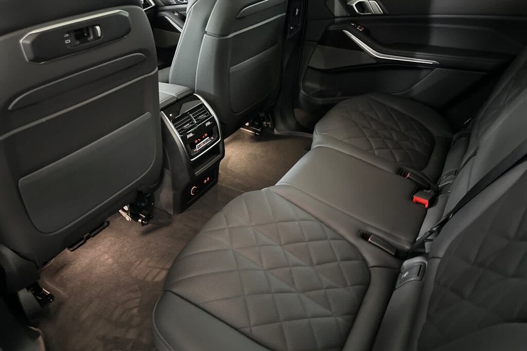 New 2026 BMW X7 xDrive40i SUV