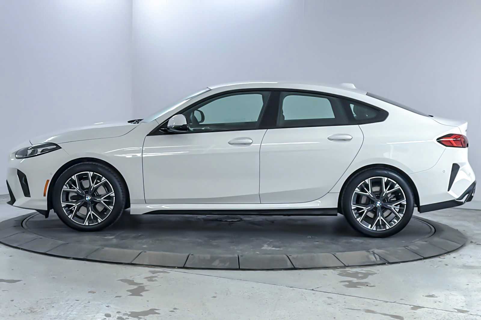 Thumbnail: 2025 BMW 2 Series - 5