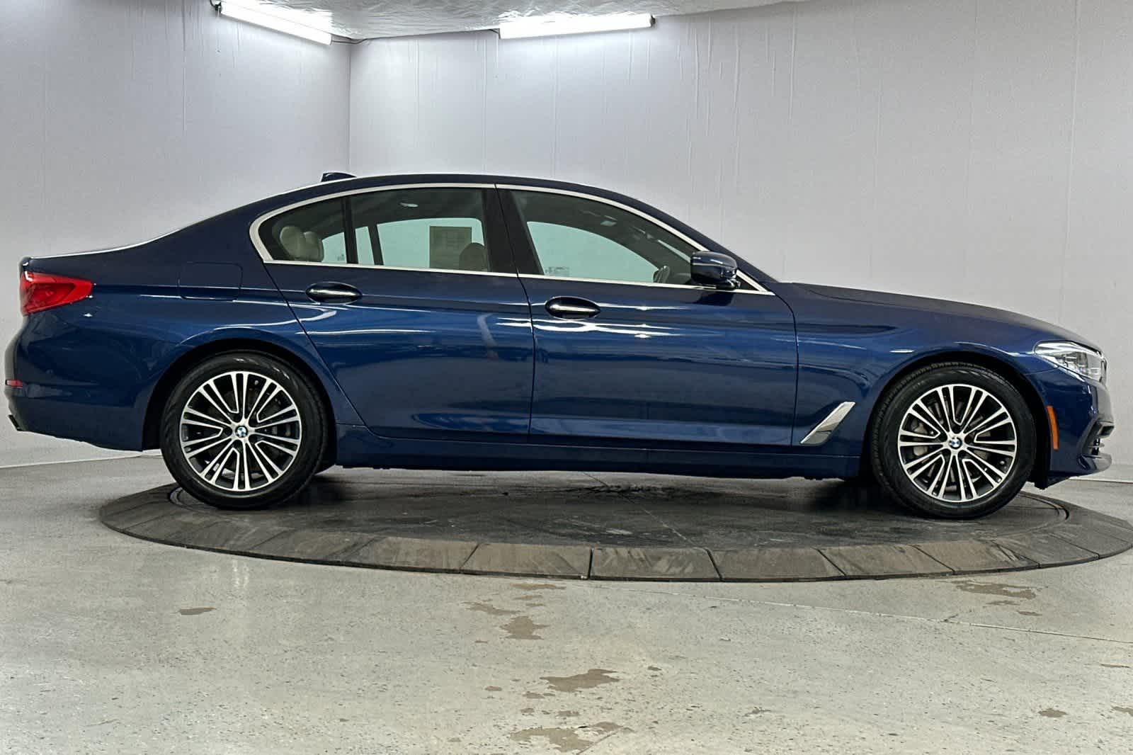 2017 BMW 5 Series 540i 8