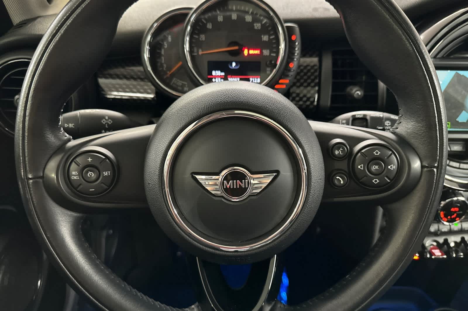 Thumbnail: 2017 MINI Cooper Hardtop - 24