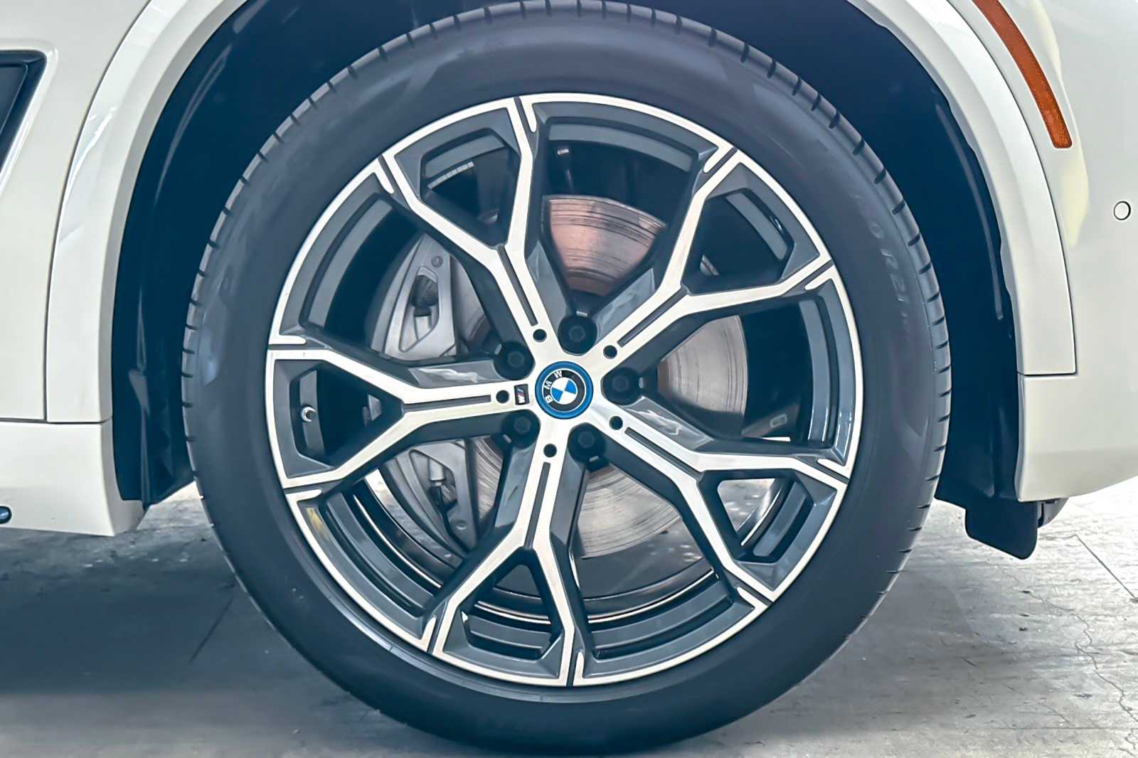 Thumbnail: 2023 BMW X5 - 27