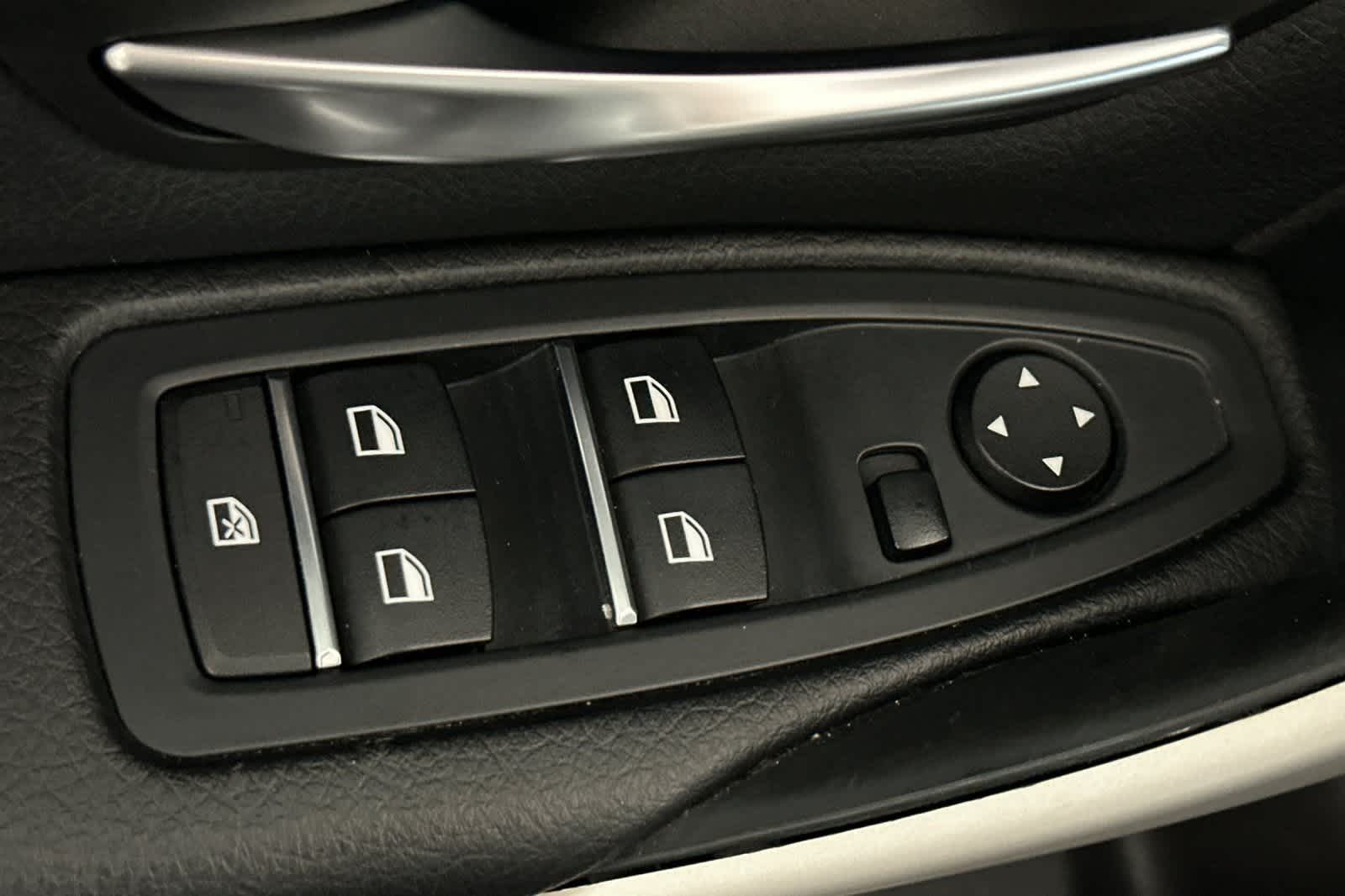 Thumbnail: 2016 BMW 3 Series - 13