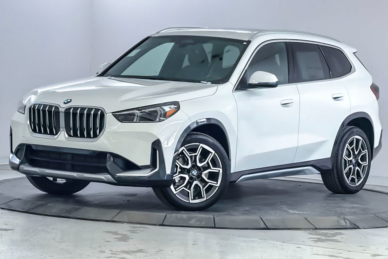 Thumbnail: 2026 BMW X1 - 1