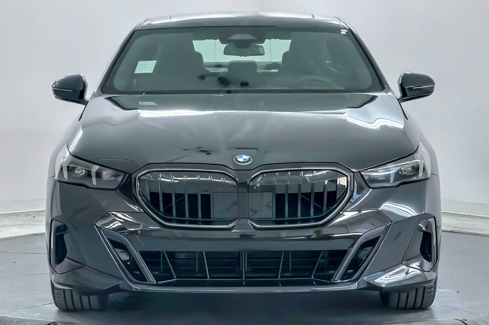 Thumbnail: 2026 BMW 5 Series - 10