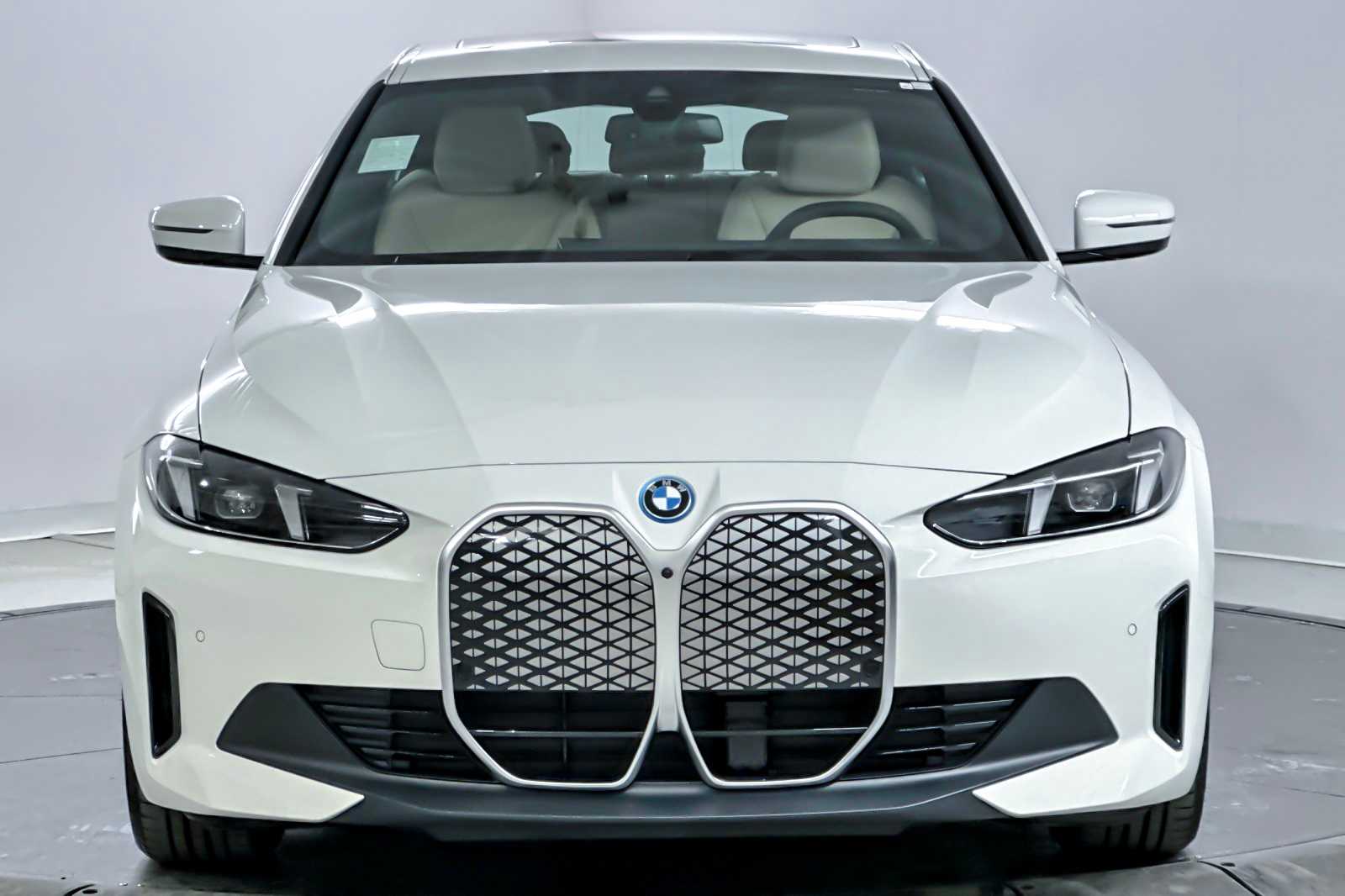 Thumbnail: 2025 BMW i4 - 10
