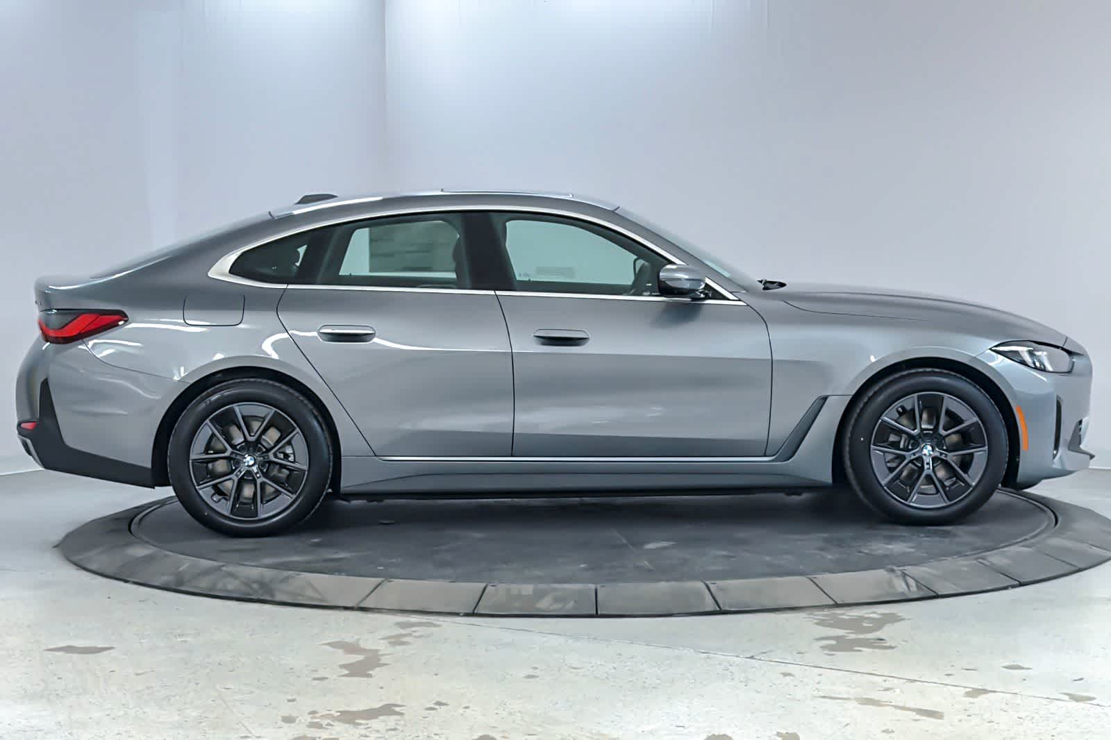 Thumbnail: 2026 BMW i4 - 8