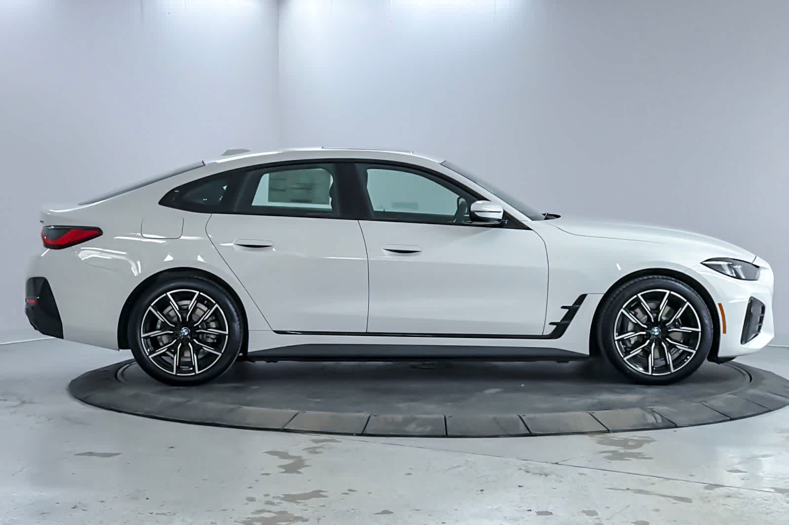 Thumbnail: 2026 BMW i4 - 8