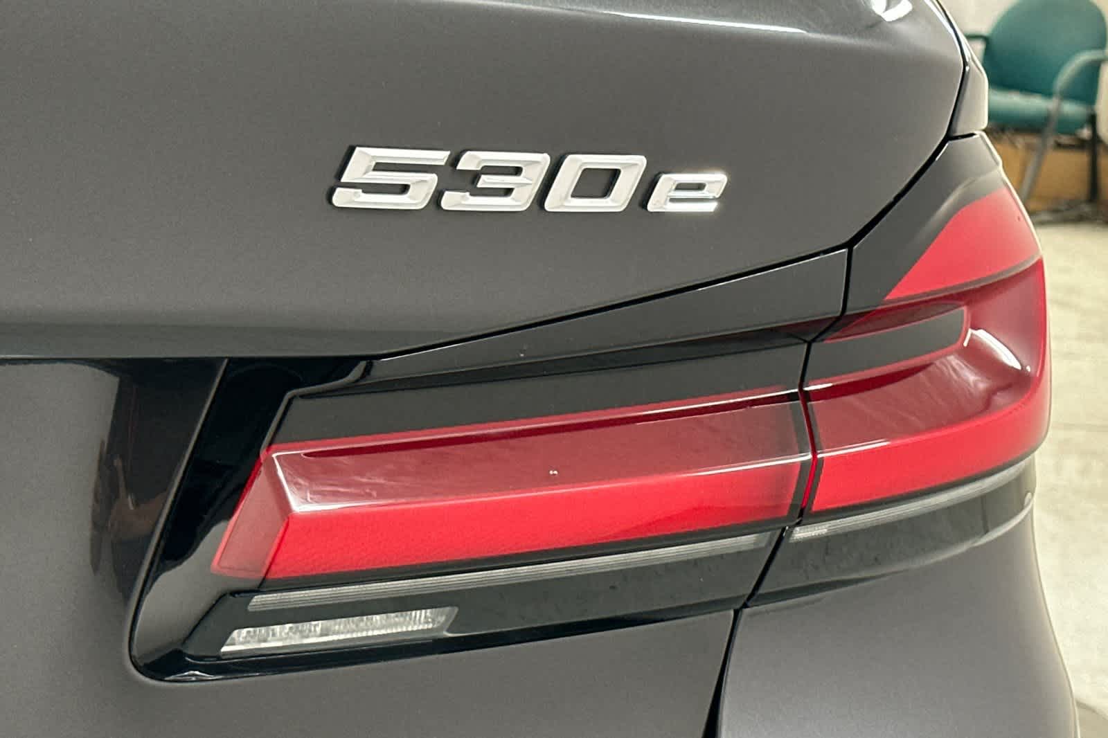 2022 BMW 5 Series 530e 27