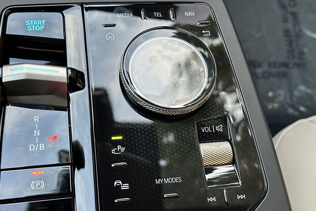 2026 BMW iX 45 - Photo 19