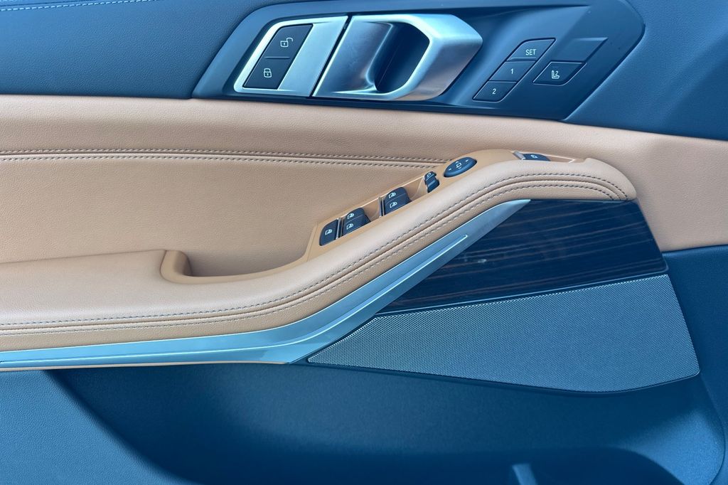 2026 BMW X5 M60i - Photo 9