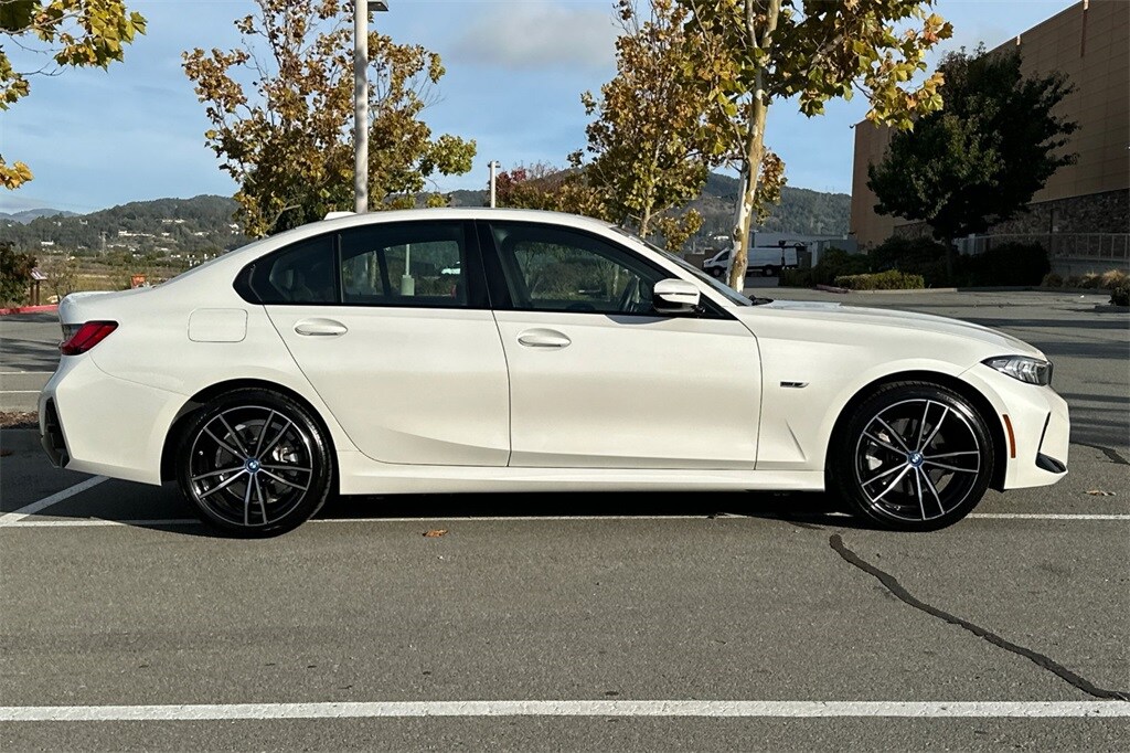 2023 Bmw 330e photo 2