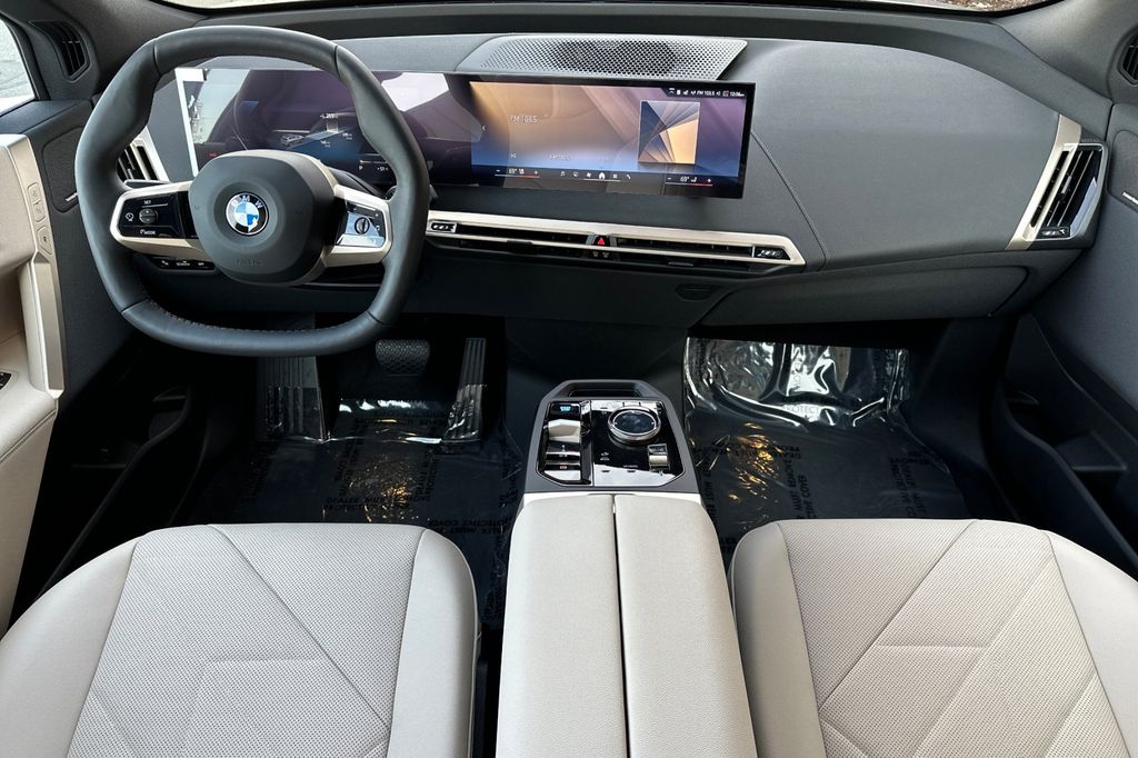 2026 BMW iX 45 - Photo 11