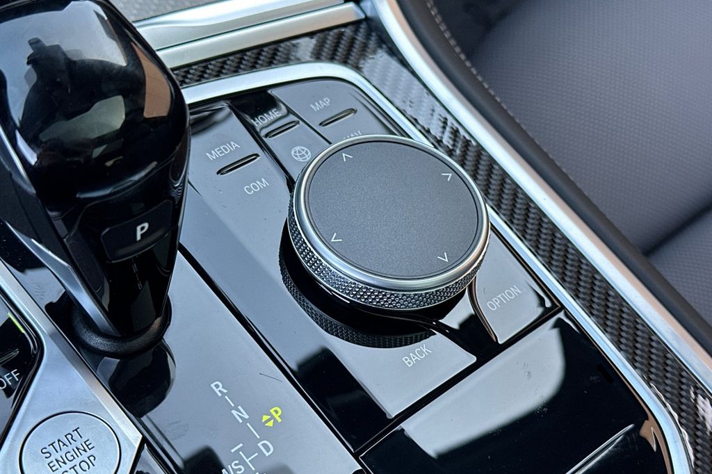 2026 BMW 8 Series M850i - Photo 17