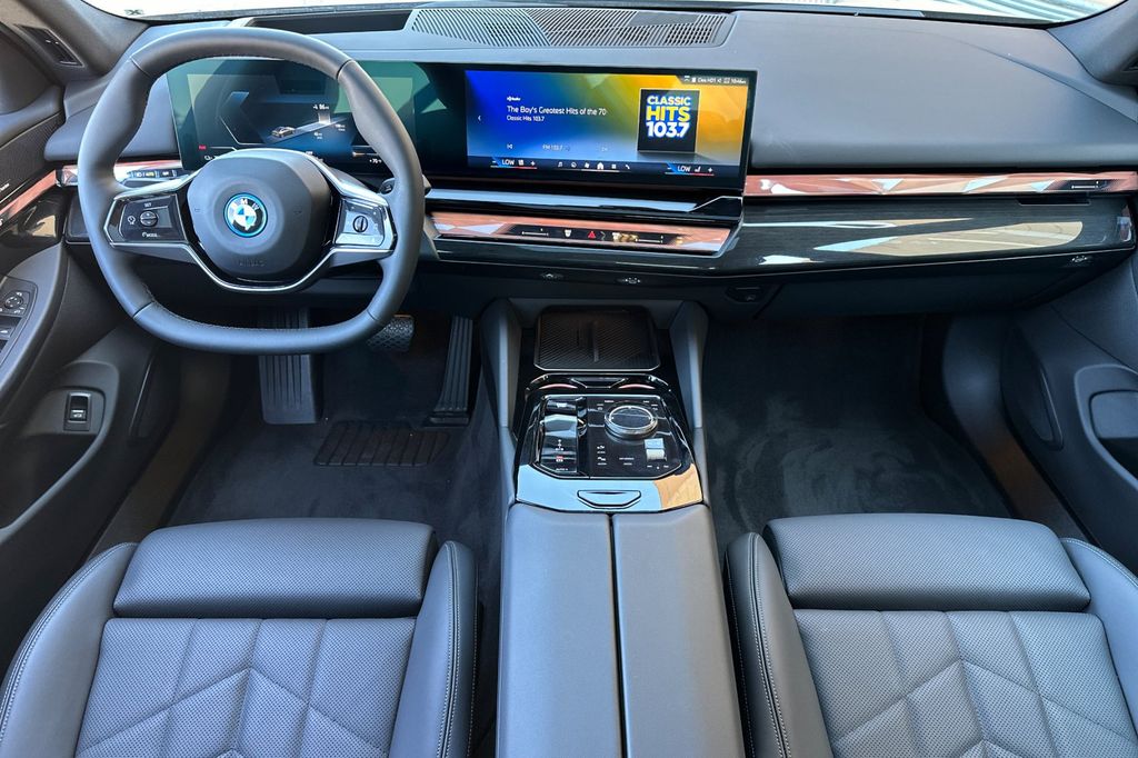 2024 BMW i5 40 - Photo 13