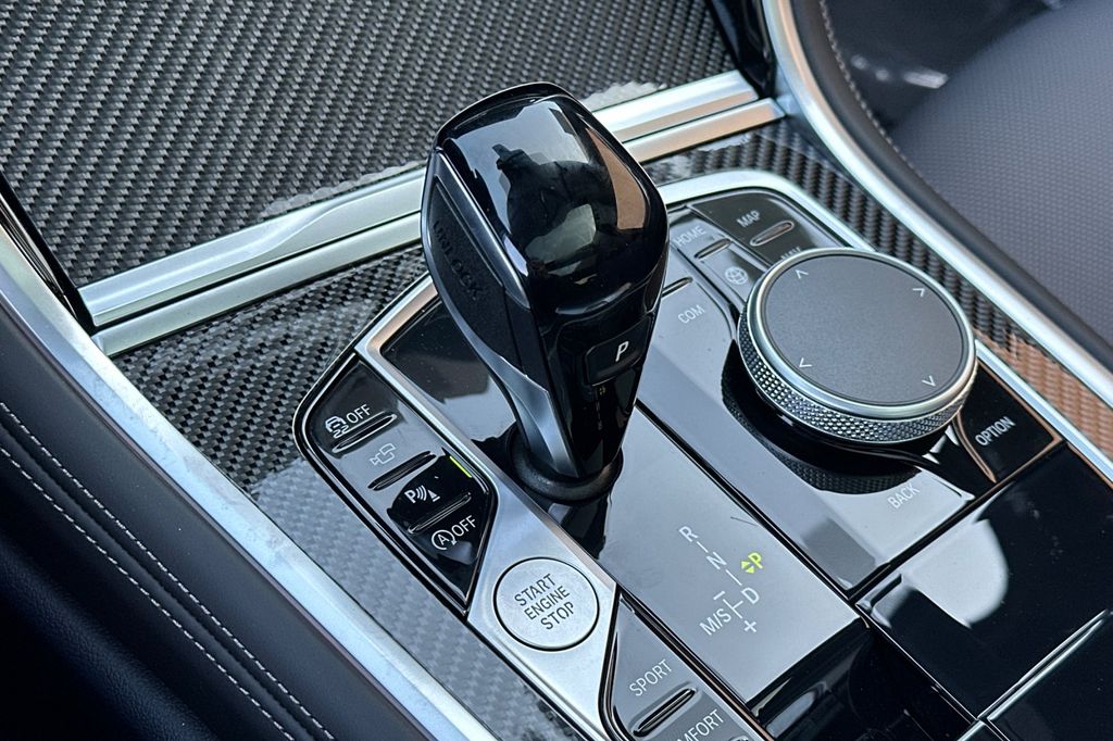 2026 BMW 8 Series M850i - Photo 18