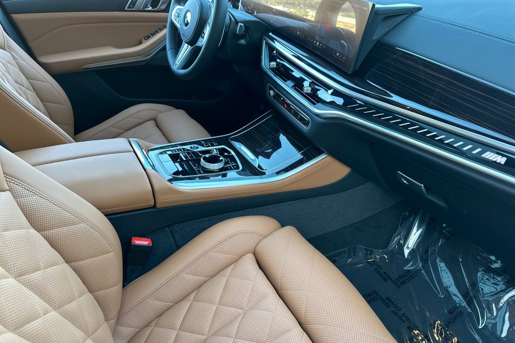2026 BMW X5 M60i - Photo 14