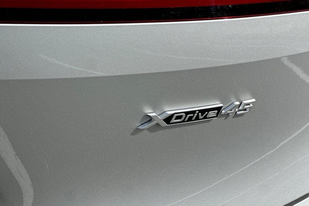 2026 BMW iX 45 - Photo 7