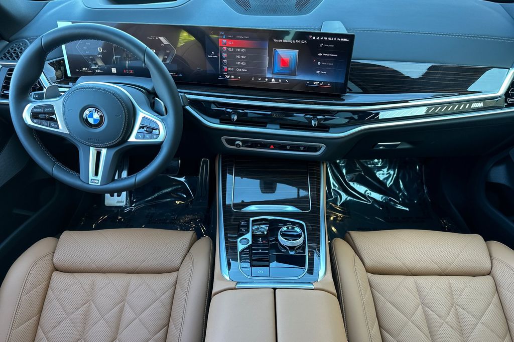 2026 BMW X5 M60i - Photo 11