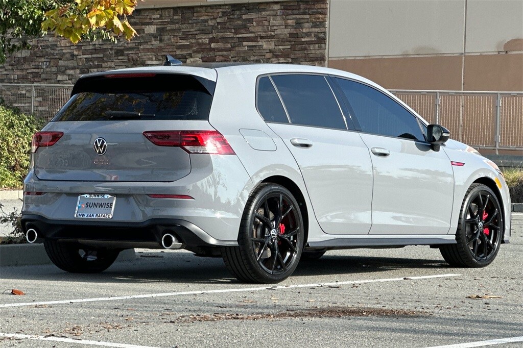 2024 Volkswagen Golf GTI 380 SE photo 3