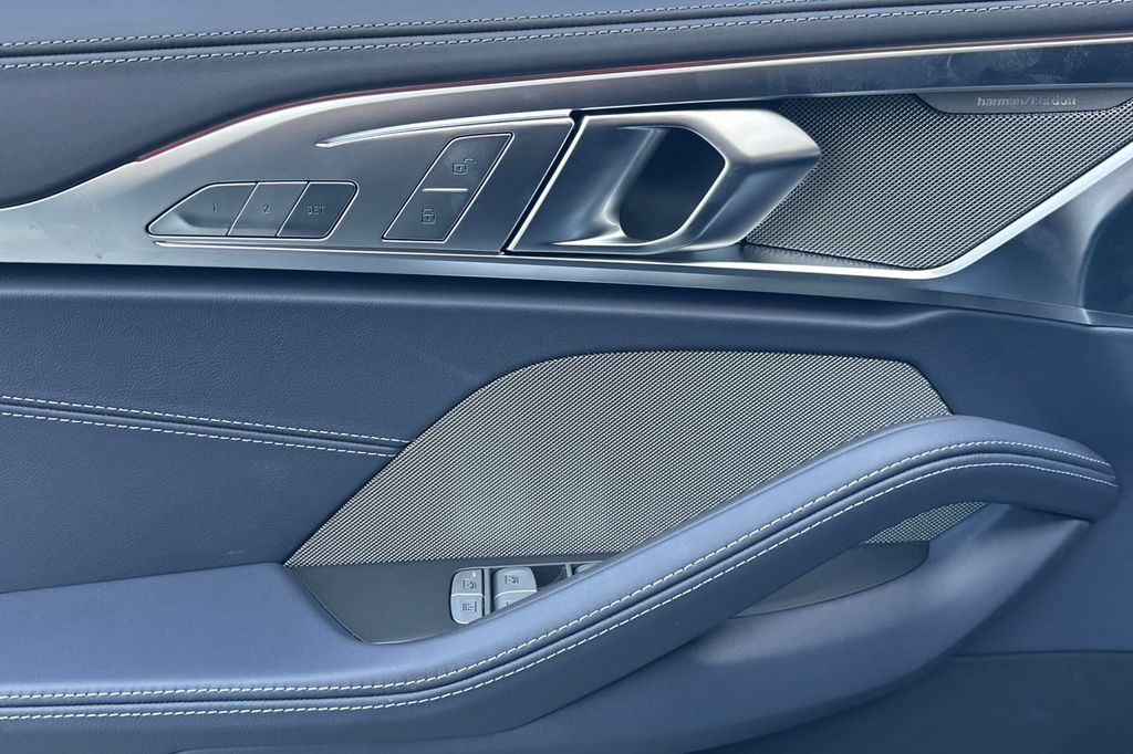 2026 BMW 8 Series M850i - Photo 9