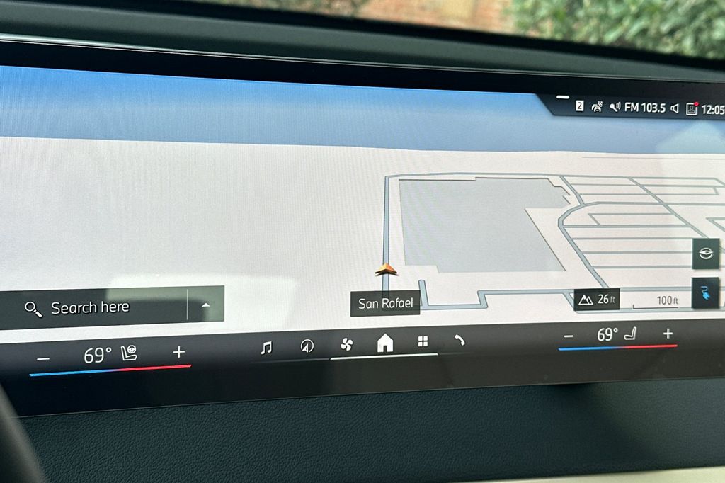 2026 BMW iX 45 - Photo 17