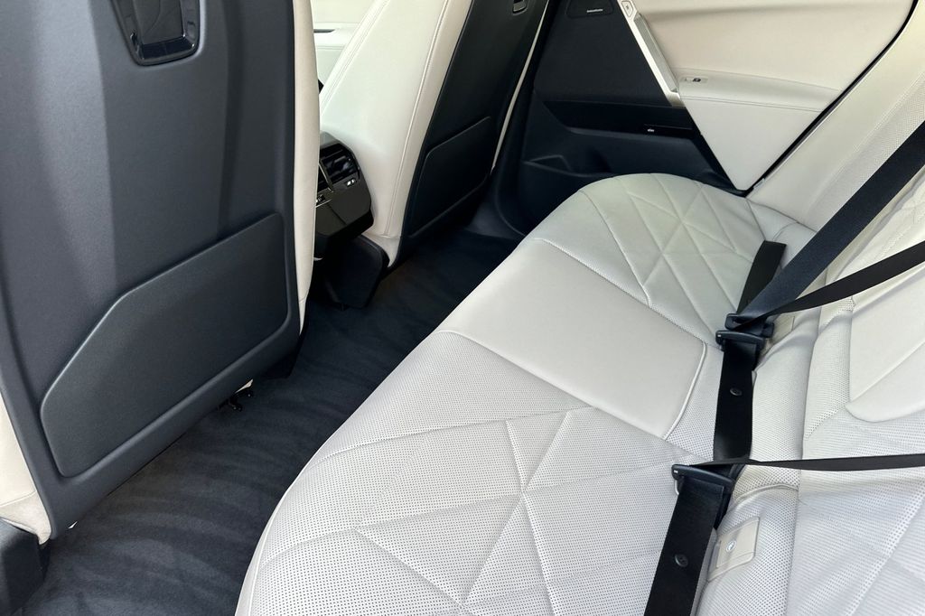 2026 BMW iX 45 - Photo 10