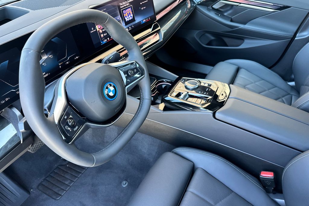 2024 BMW i5 40 - Photo 10