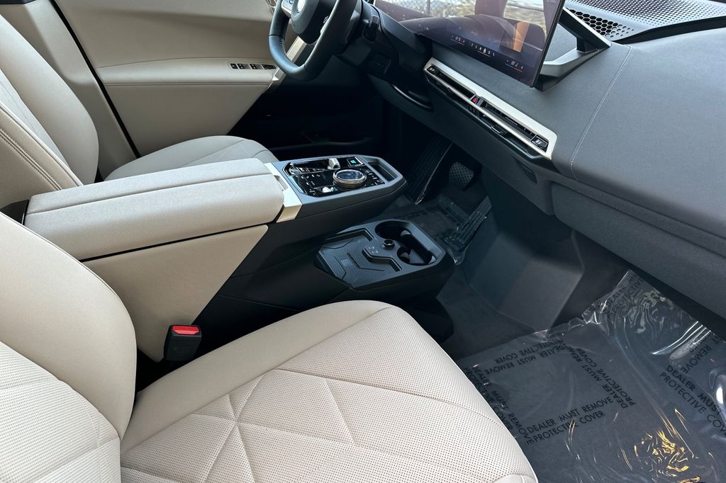 2026 BMW iX 45 - Photo 14