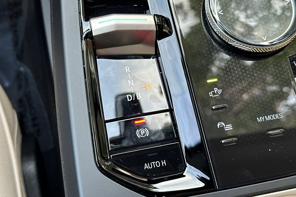 2026 BMW iX 45 - Photo 20