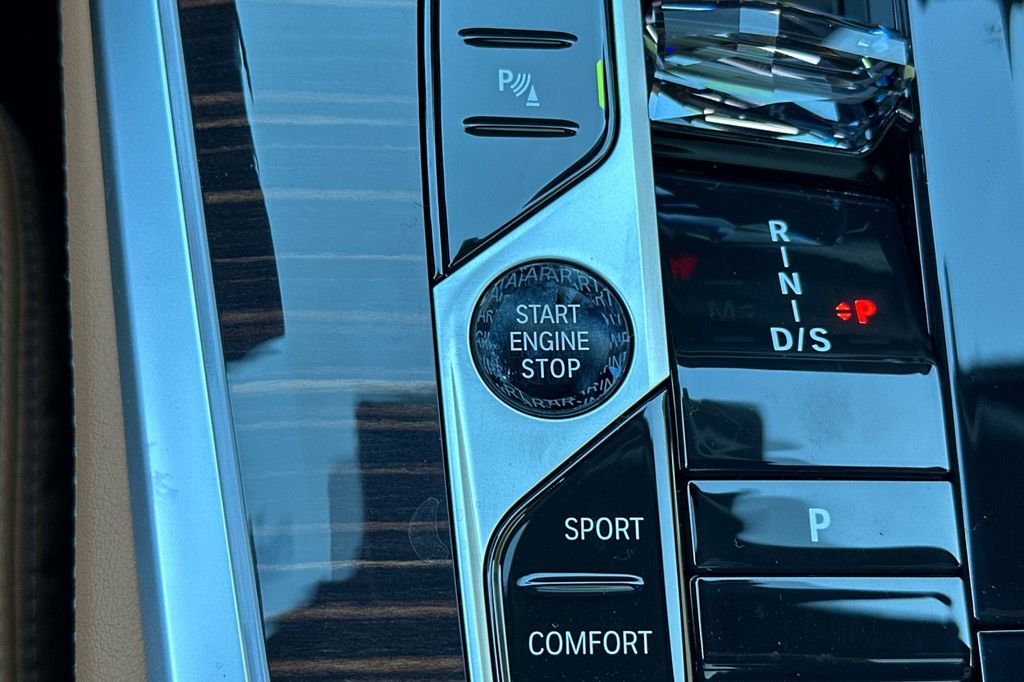 2026 BMW X5 M60i - Photo 21