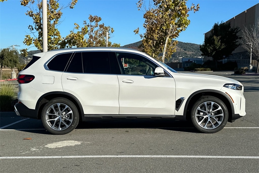 New 2026 BMW X5 xDrive40i SUV