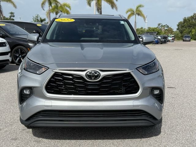 Used 2022 Toyota Highlander XLE with VIN 5TDGZRBH0NS227561 for sale in Sarasota, FL