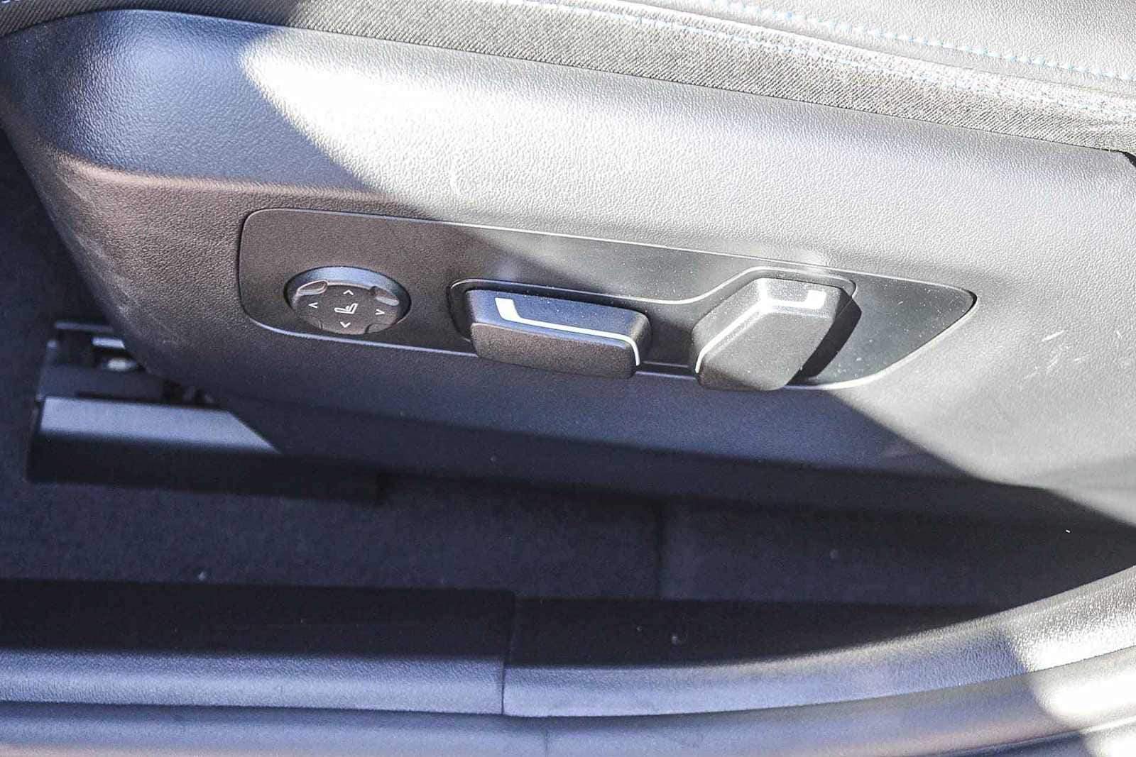 Thumbnail: 2025 BMW i5 - 21