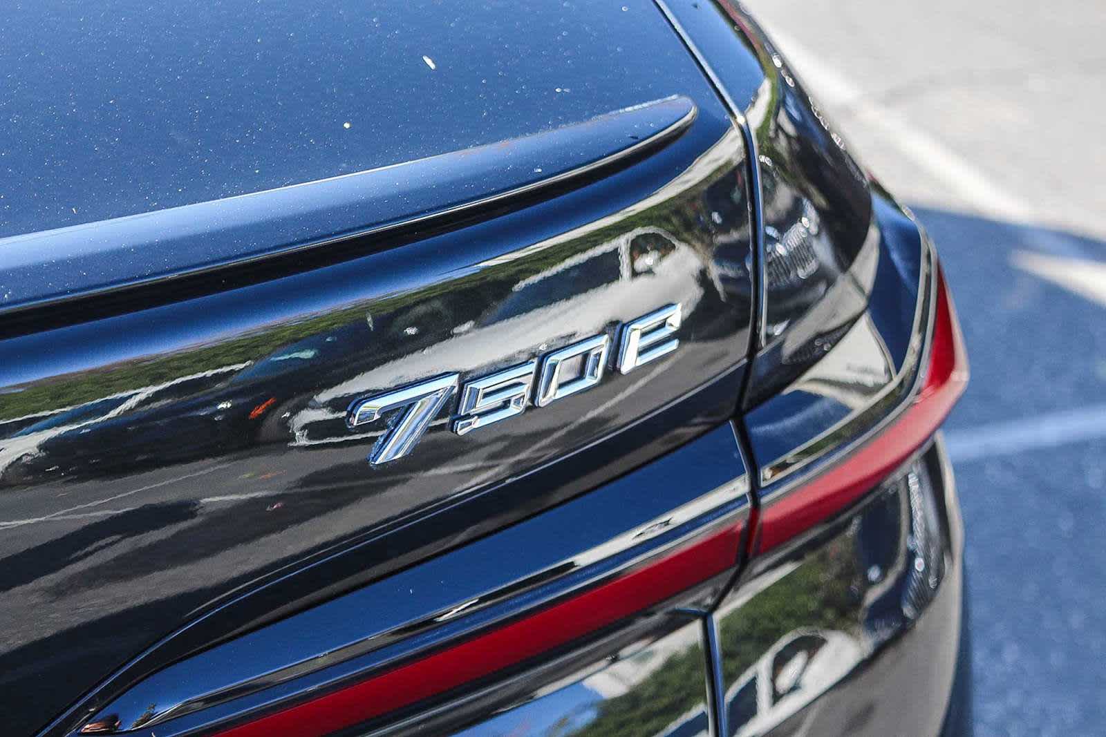 2026 BMW 7 Series 750e - Photo 25