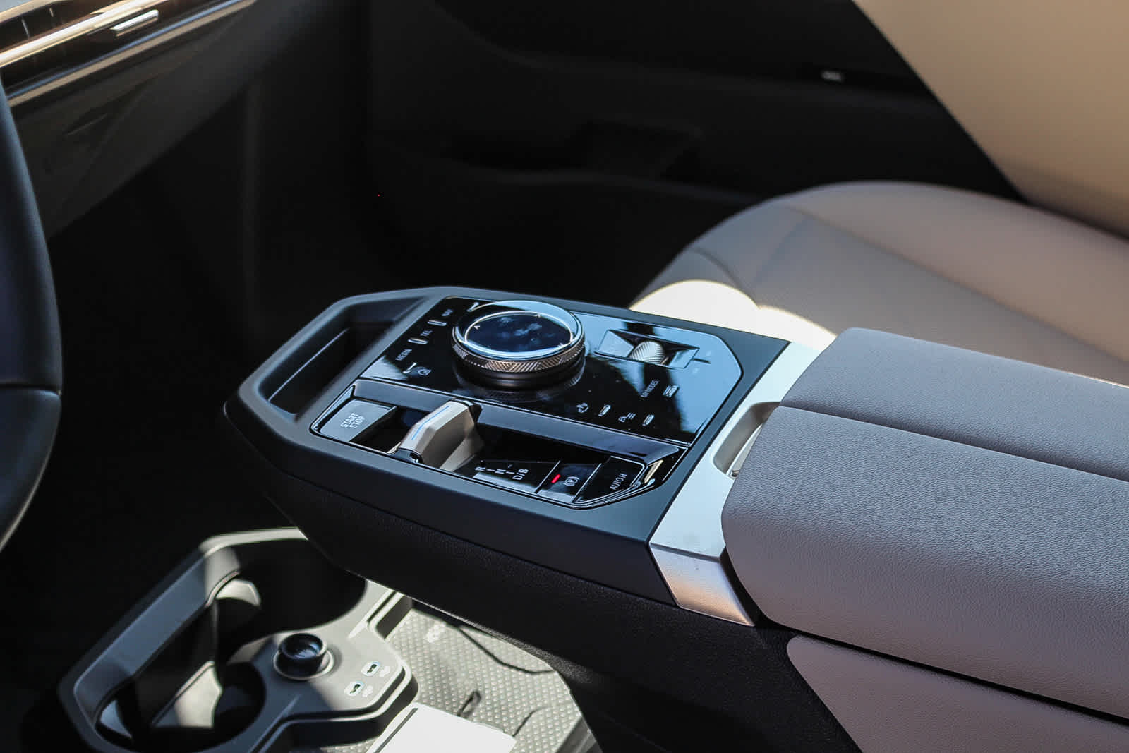 Thumbnail: 2026 BMW iX - 19