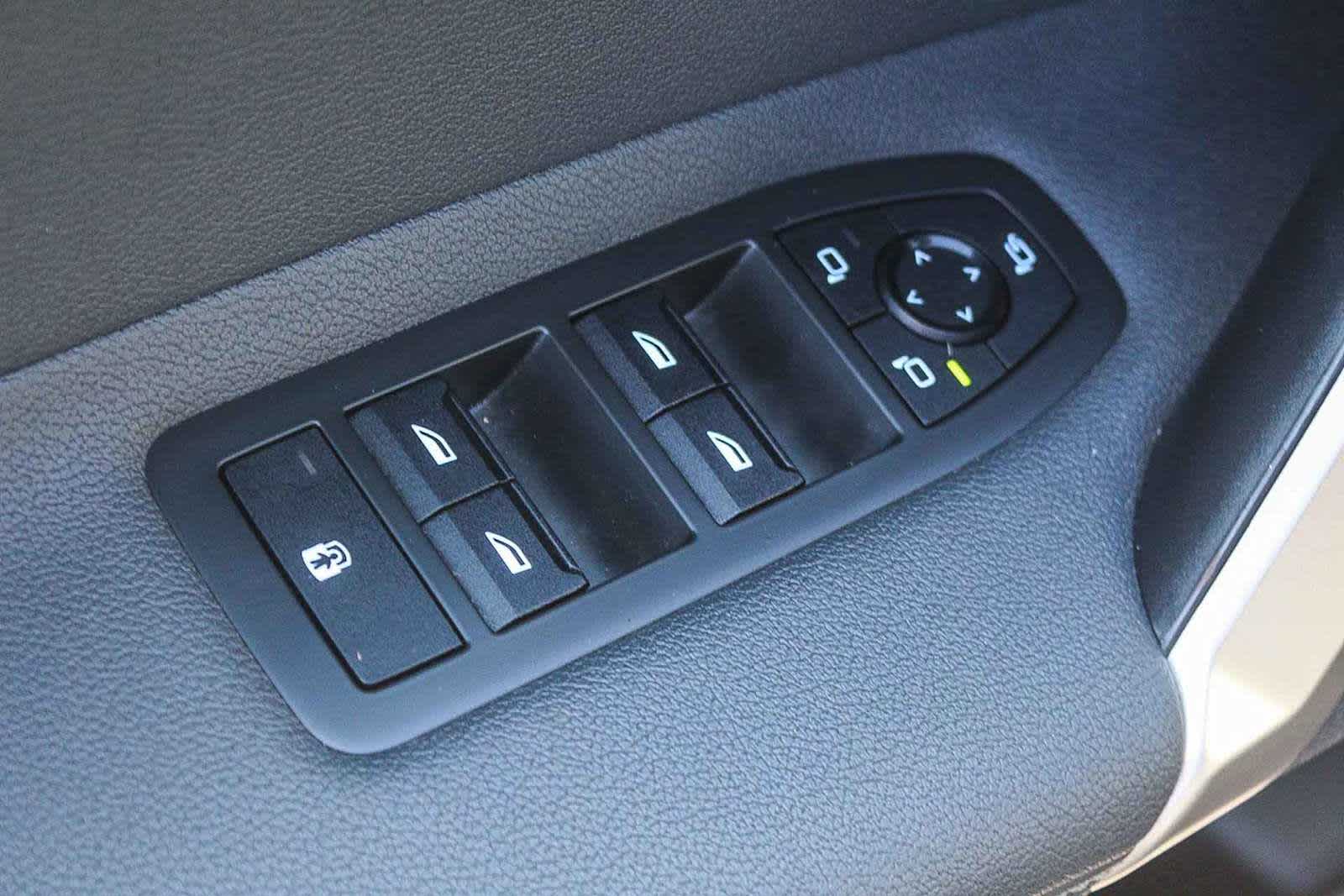 Thumbnail: 2026 BMW iX - 21