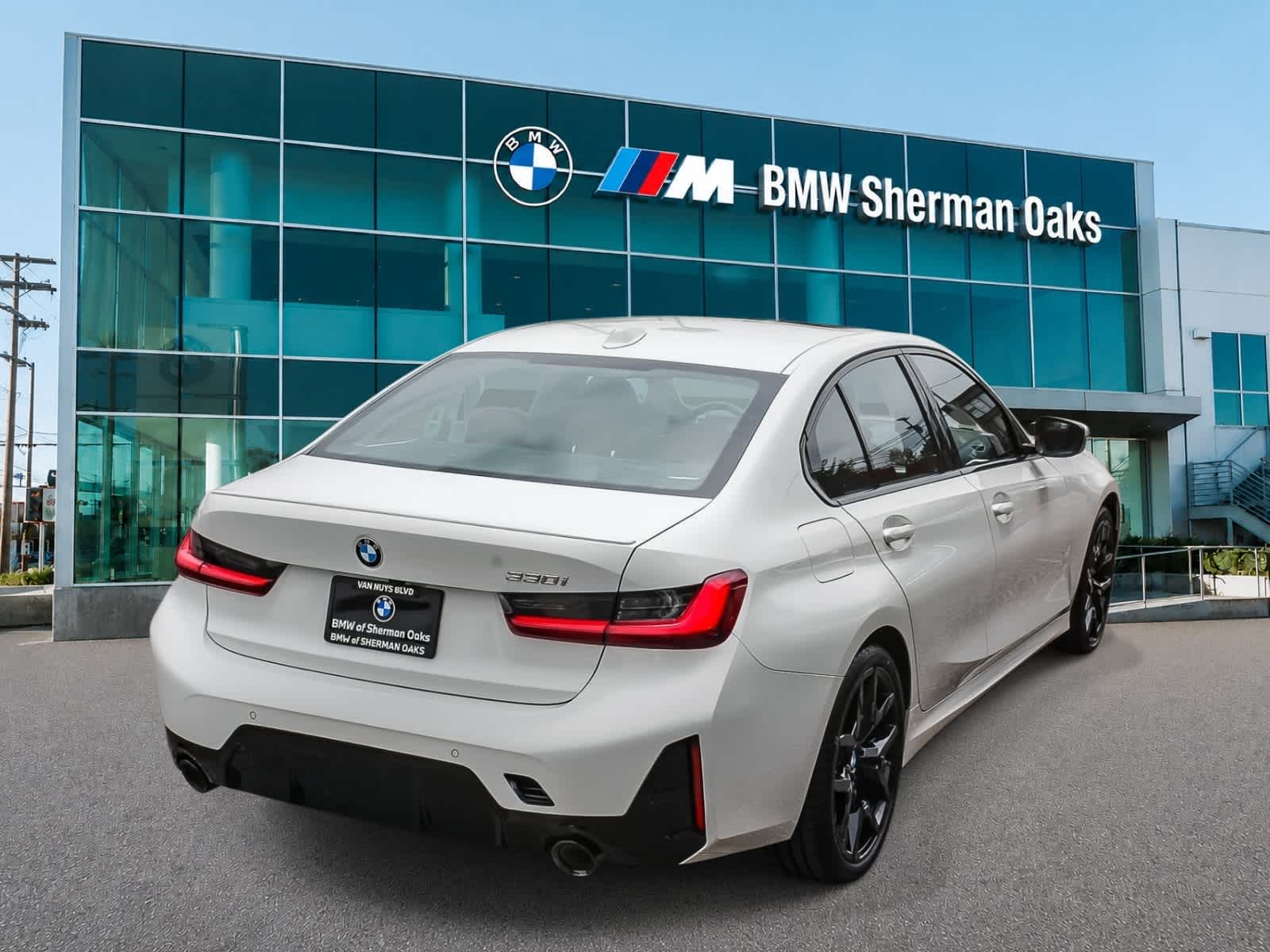 Thumbnail: 2026 BMW 3 Series - 4