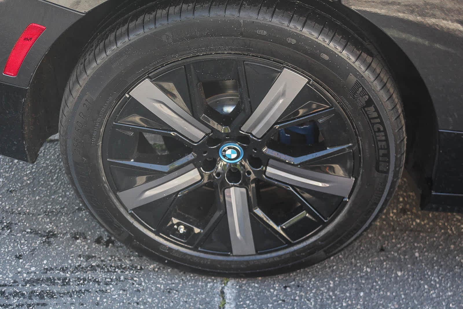 Thumbnail: 2023 BMW iX - 8