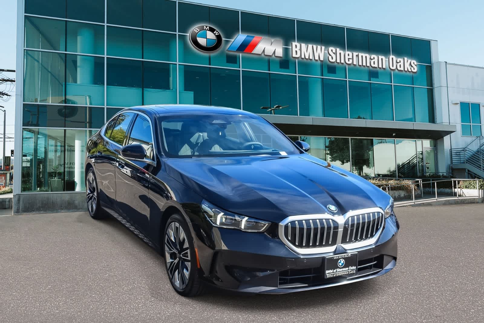 2026 BMW 530i xDrive photo 2