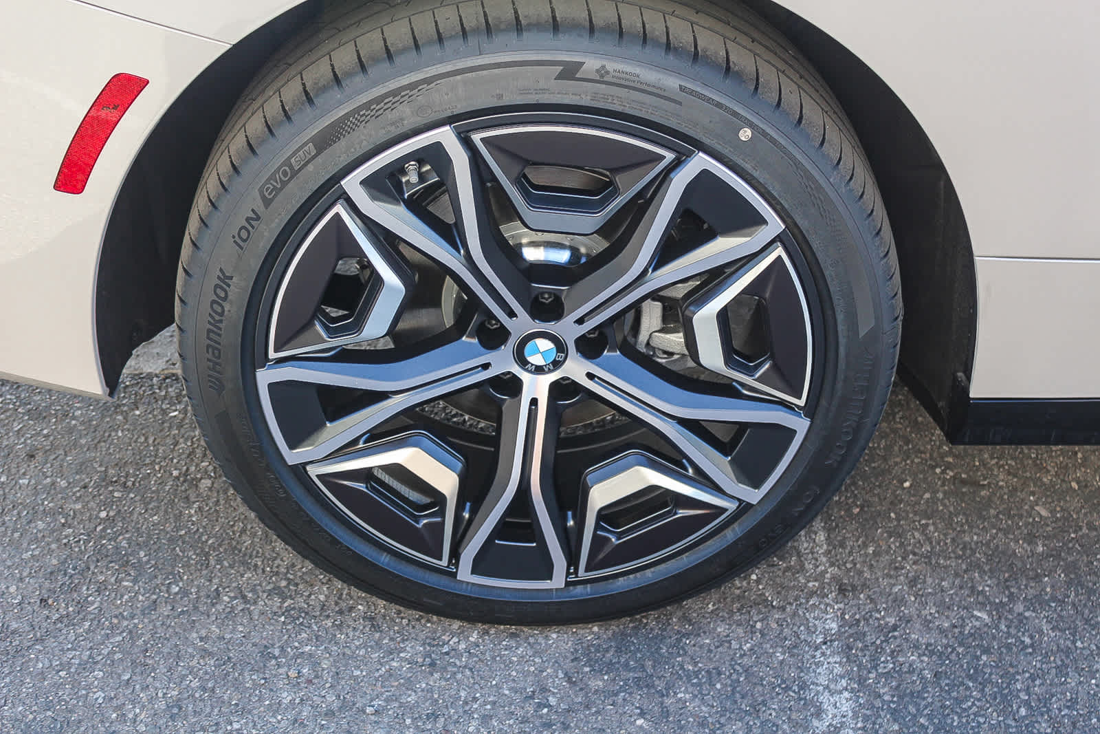 Thumbnail: 2026 BMW iX - 8