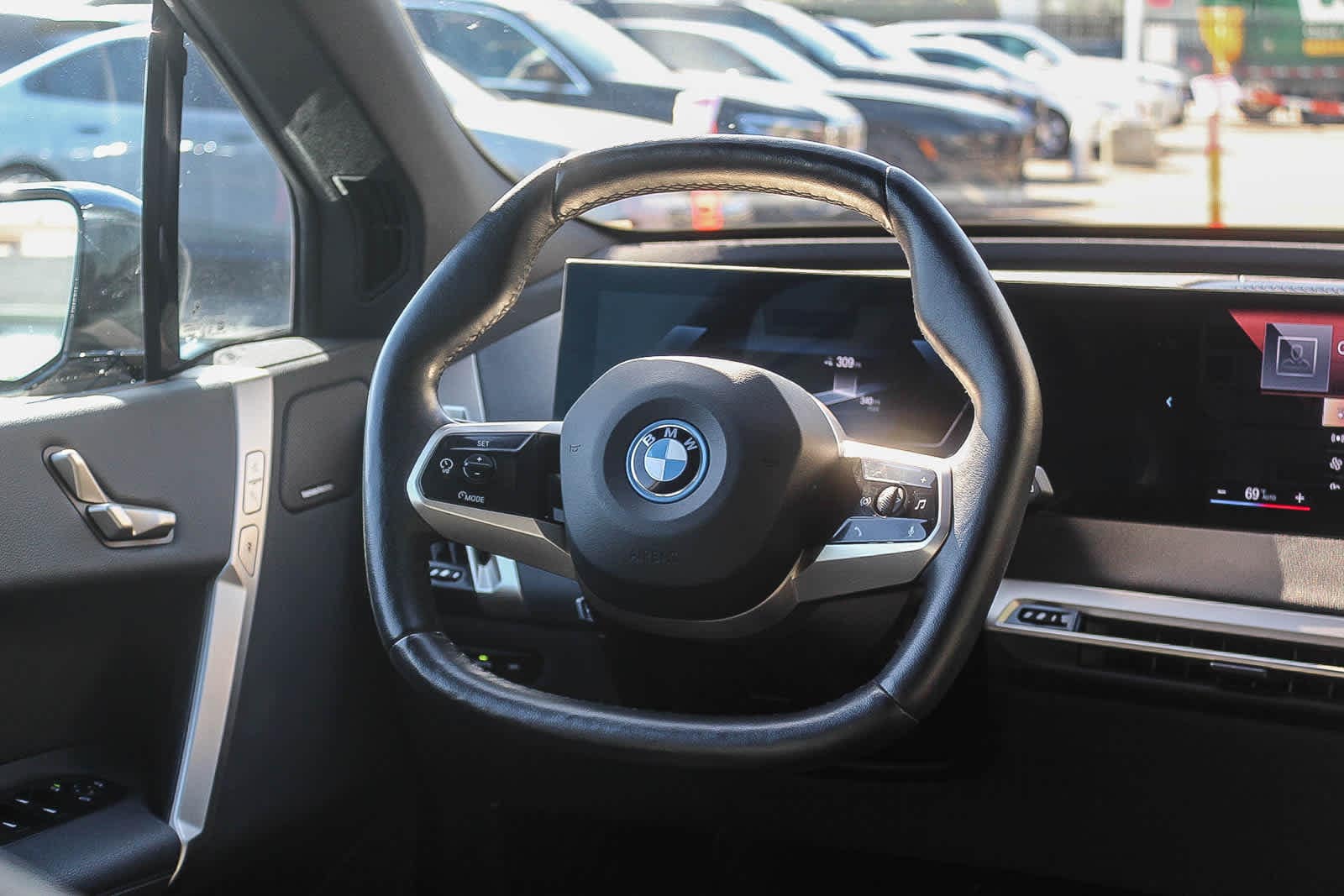 Thumbnail: 2023 BMW iX - 15