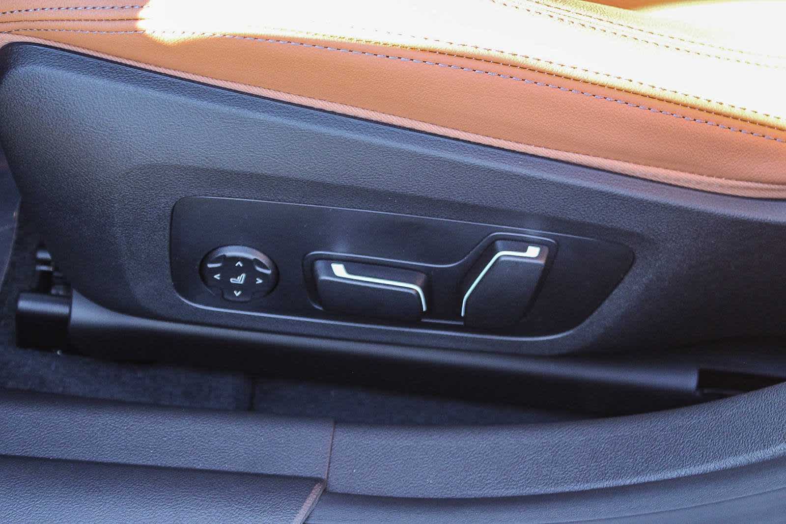 Thumbnail: 2025 BMW i4 - 21