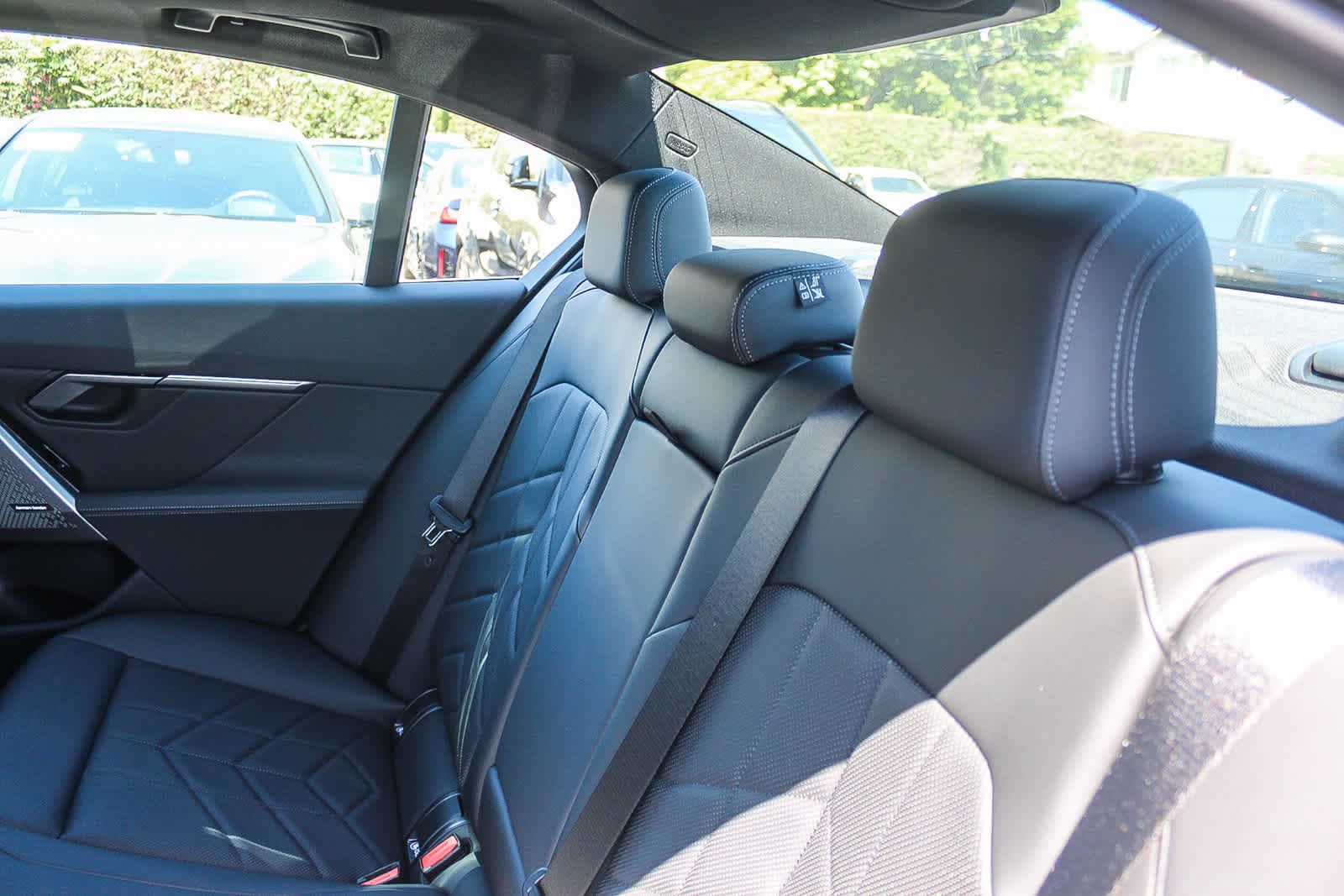 Thumbnail: 2026 BMW i5 - 18