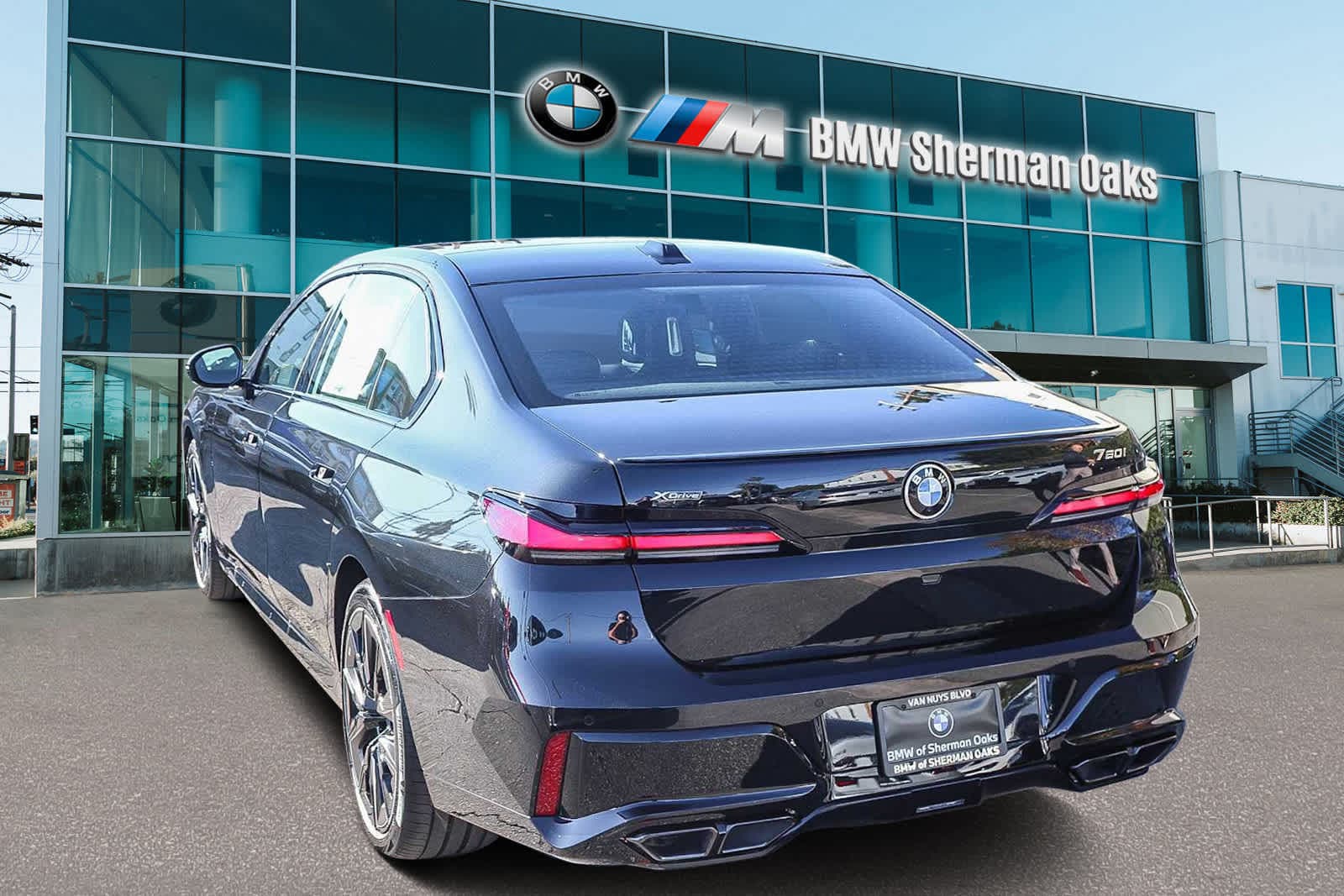 Thumbnail: 2026 BMW 7 Series - 12