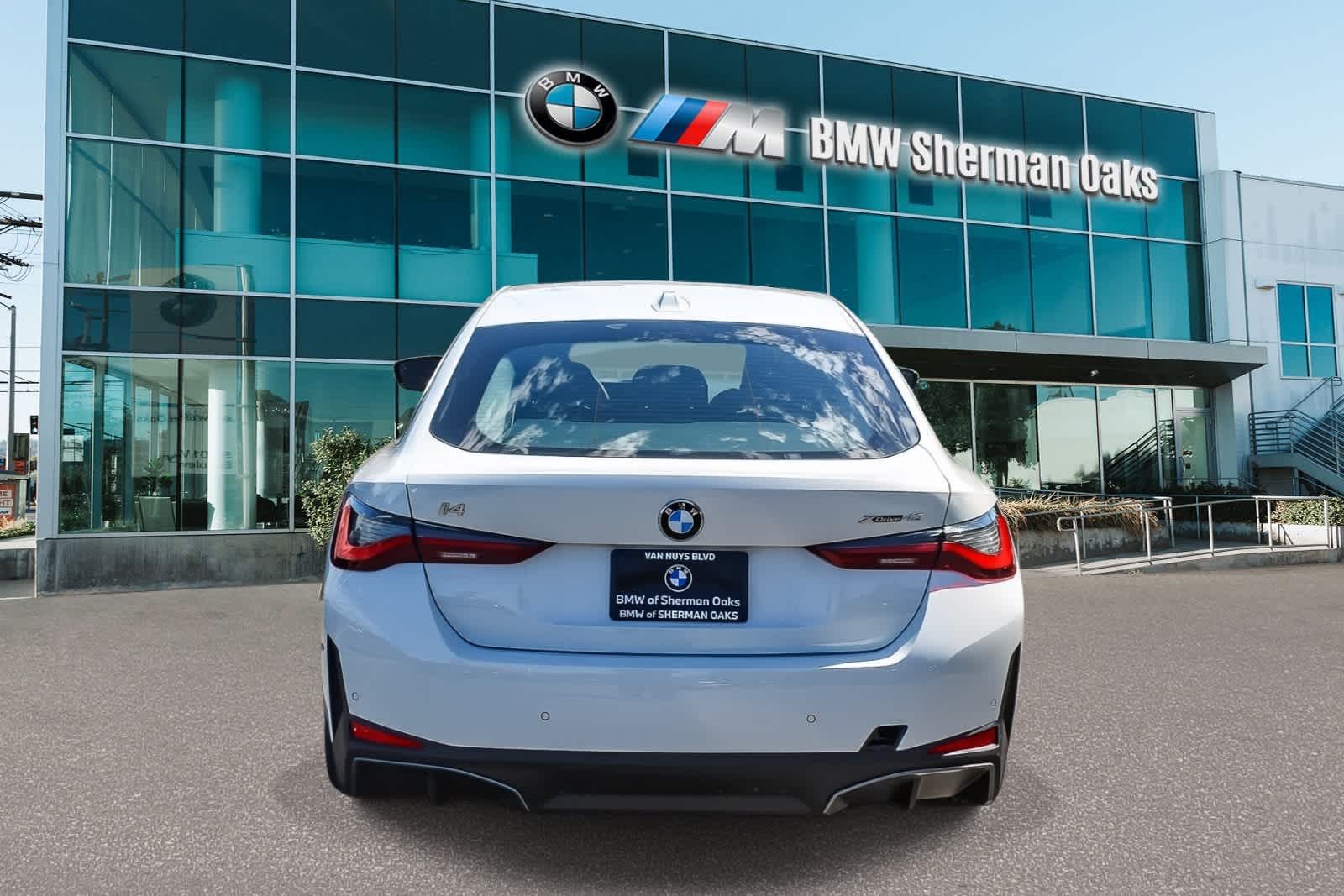 Thumbnail: 2026 BMW i4 - 5