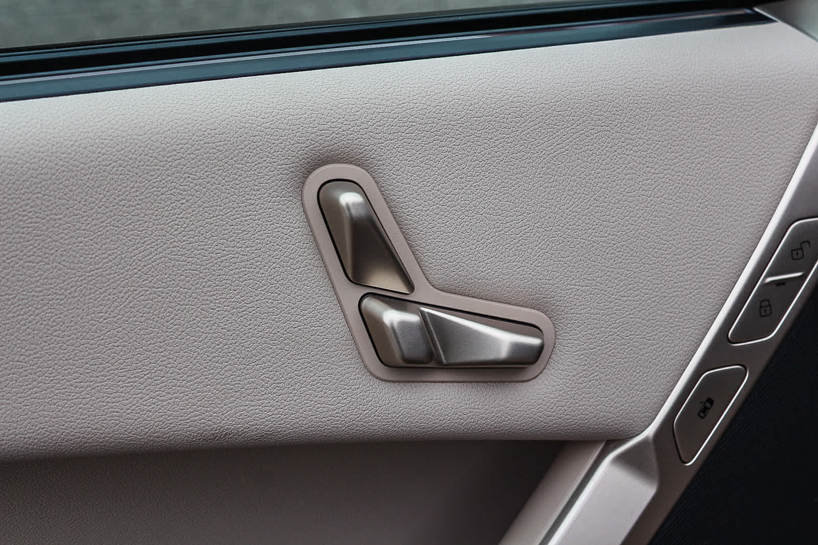 Thumbnail: 2026 BMW iX - 22