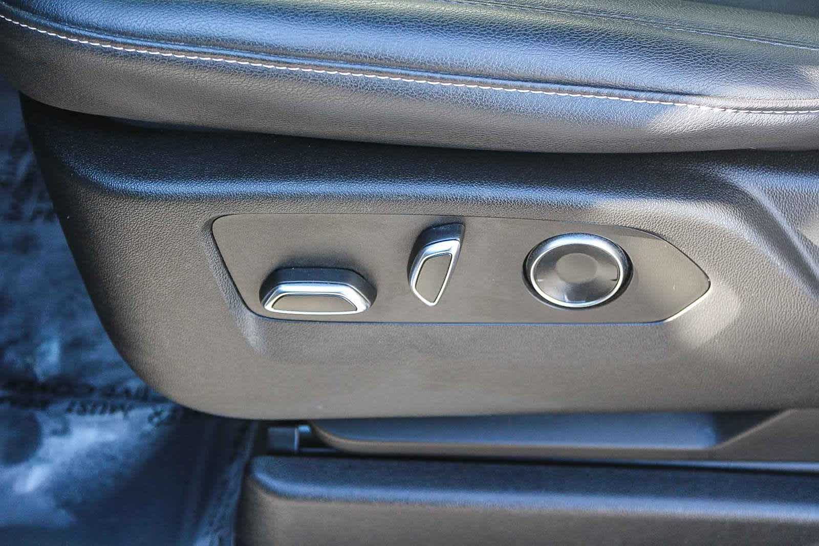 Thumbnail: 2022 Cadillac Escalade - 21