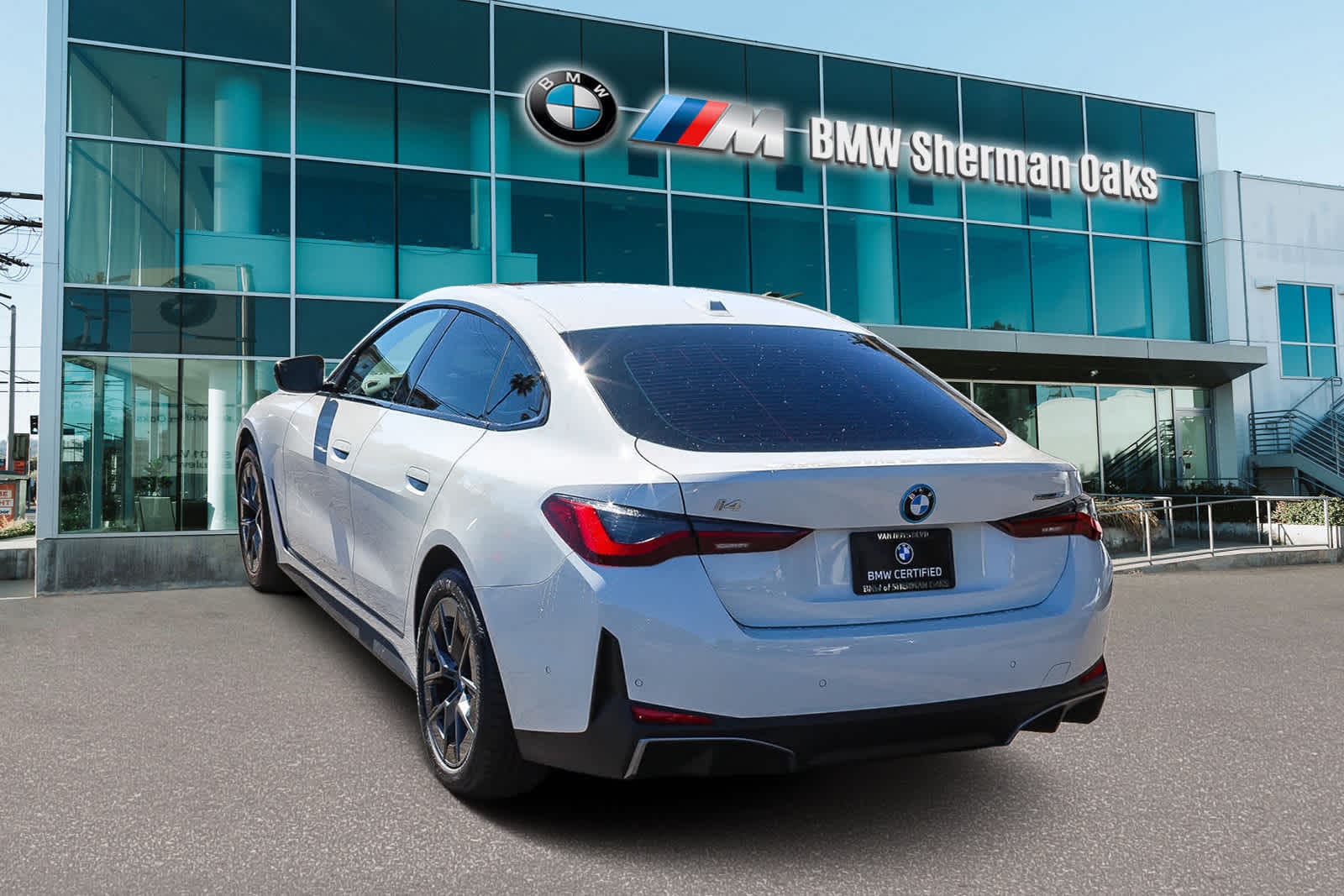 Thumbnail: 2023 BMW i4 - 6